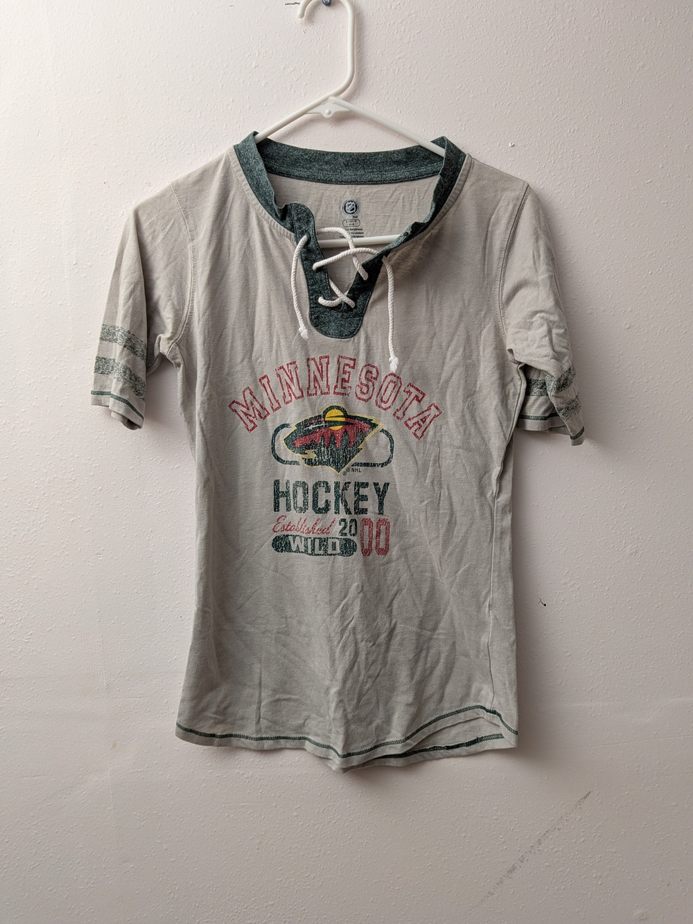 Minnesota Wild Womens Lace-Up Hockey Tee - Green & Cream